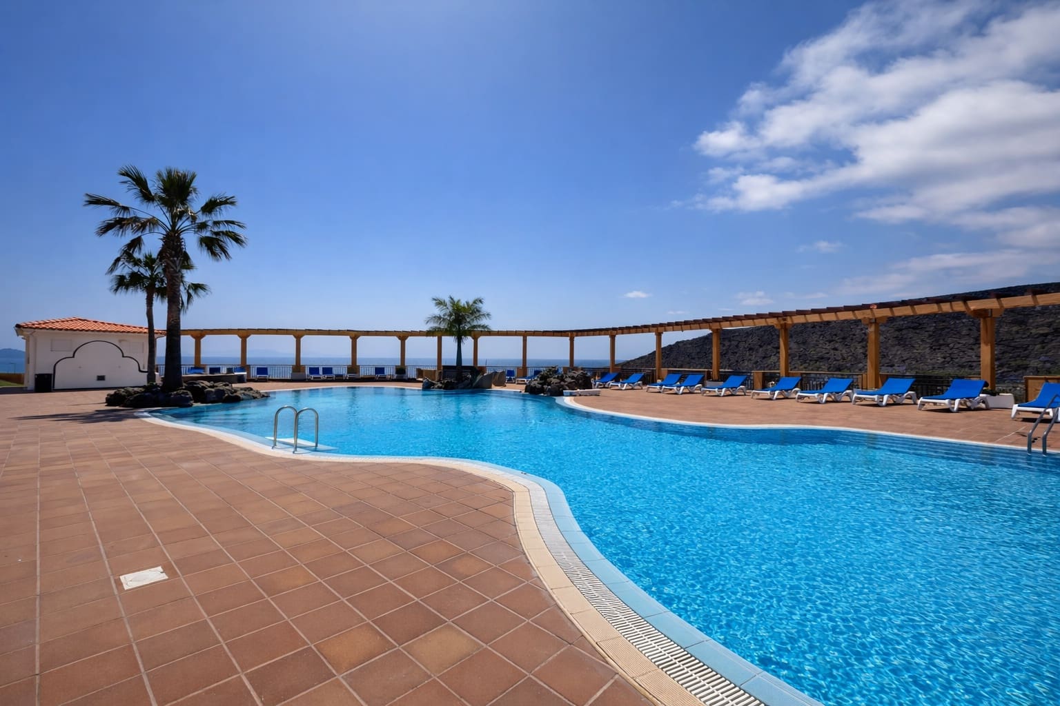 2 bedroom Apartment for sale in Adeje with pool garage - € 449,000 (Ref: 9714018)