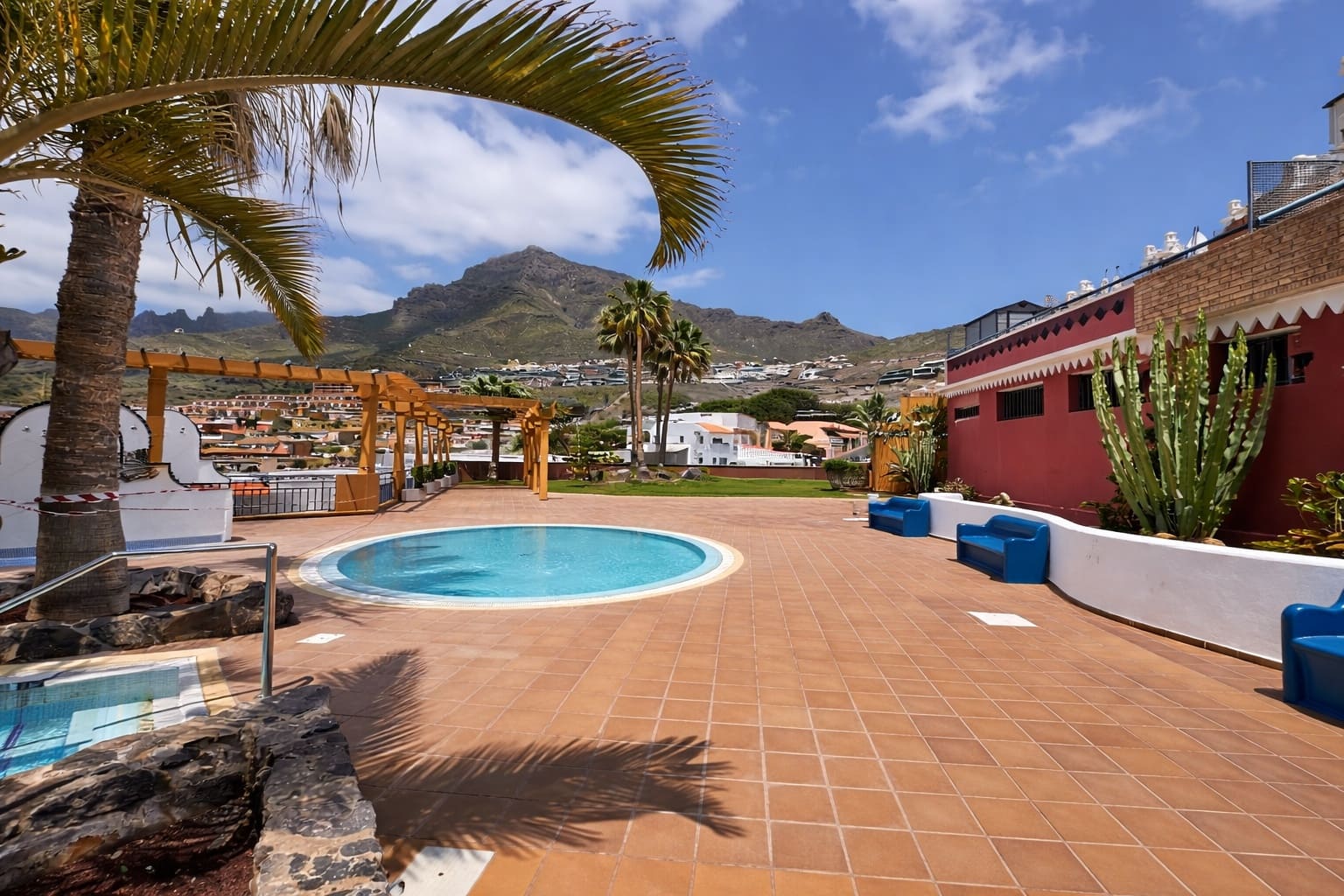 2 bedroom Apartment for sale in Adeje with pool garage - € 449,000 (Ref: 9714018)