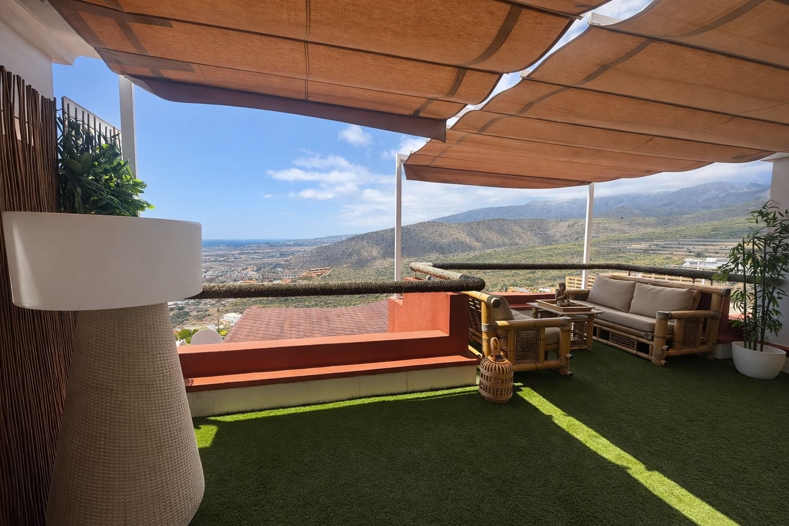 2 bedroom Apartment for sale in Adeje with pool garage - € 449,000 (Ref: 9714018)