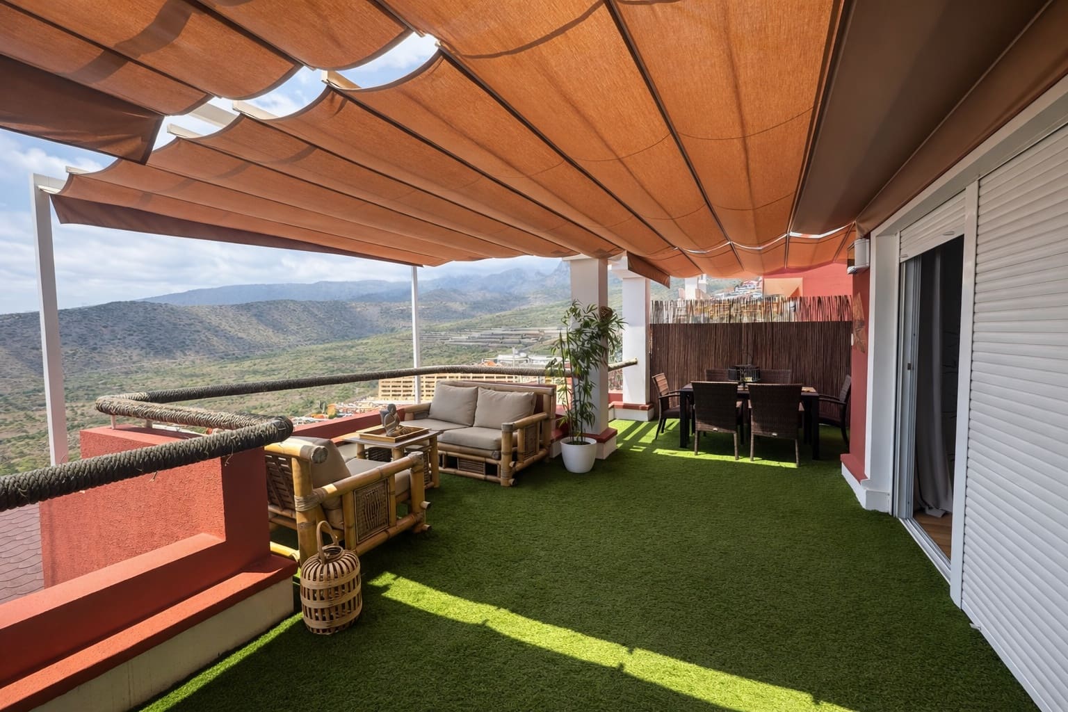 2 bedroom Apartment for sale in Adeje with pool garage - € 449,000 (Ref: 9714018)