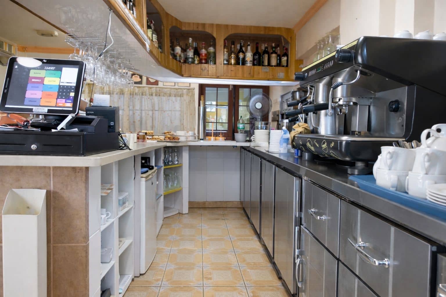 Business for sale in Costa Adeje - € 199,000 (Ref: 9737243)