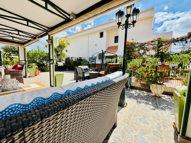 3 sypialnia Penthouse na sprzedaż w Los Cristianos z basenem garażem - 599 000 € (Ref: 9798341)