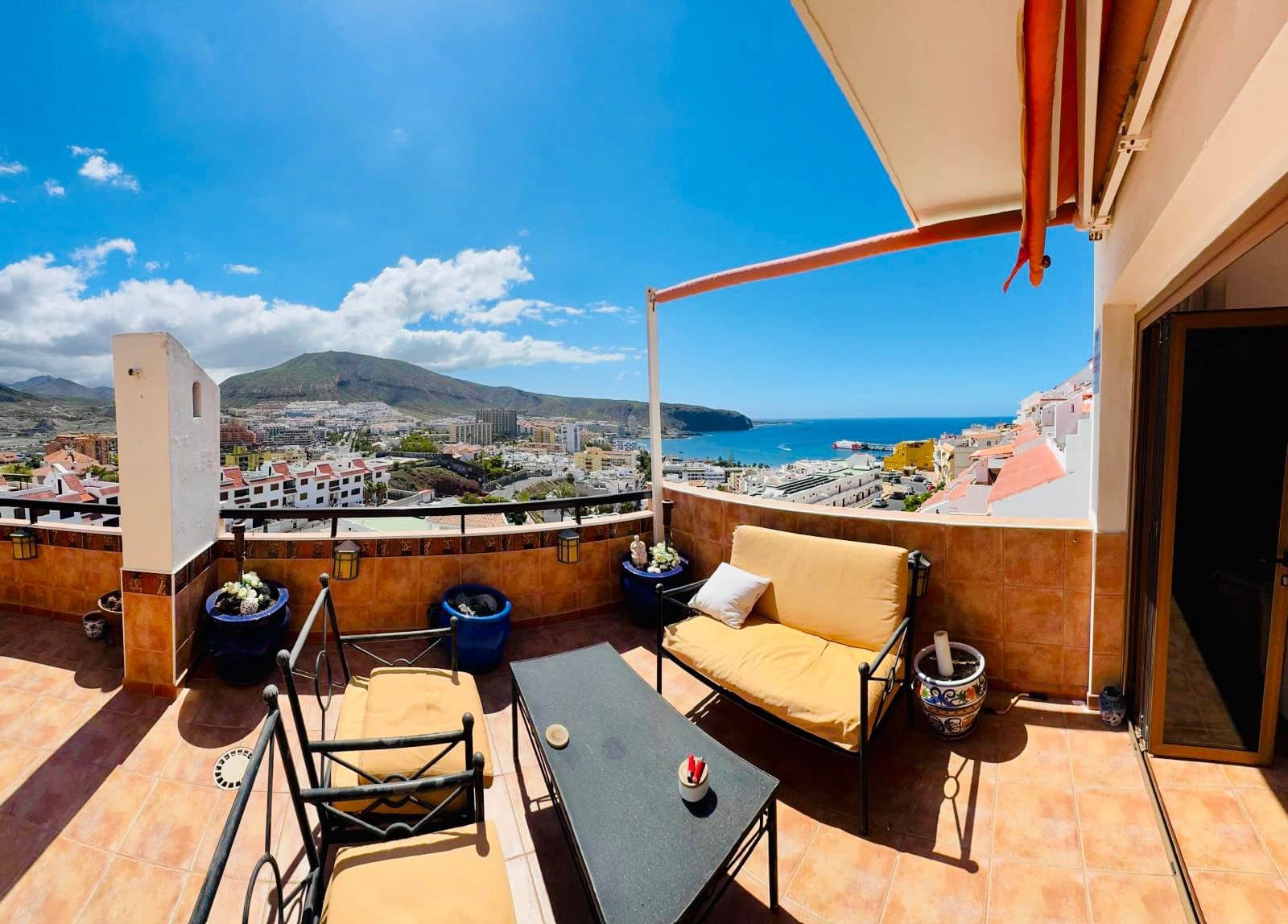 3 sypialnia Penthouse na sprzedaż w Los Cristianos z basenem garażem - 599 000 € (Ref: 9798341)