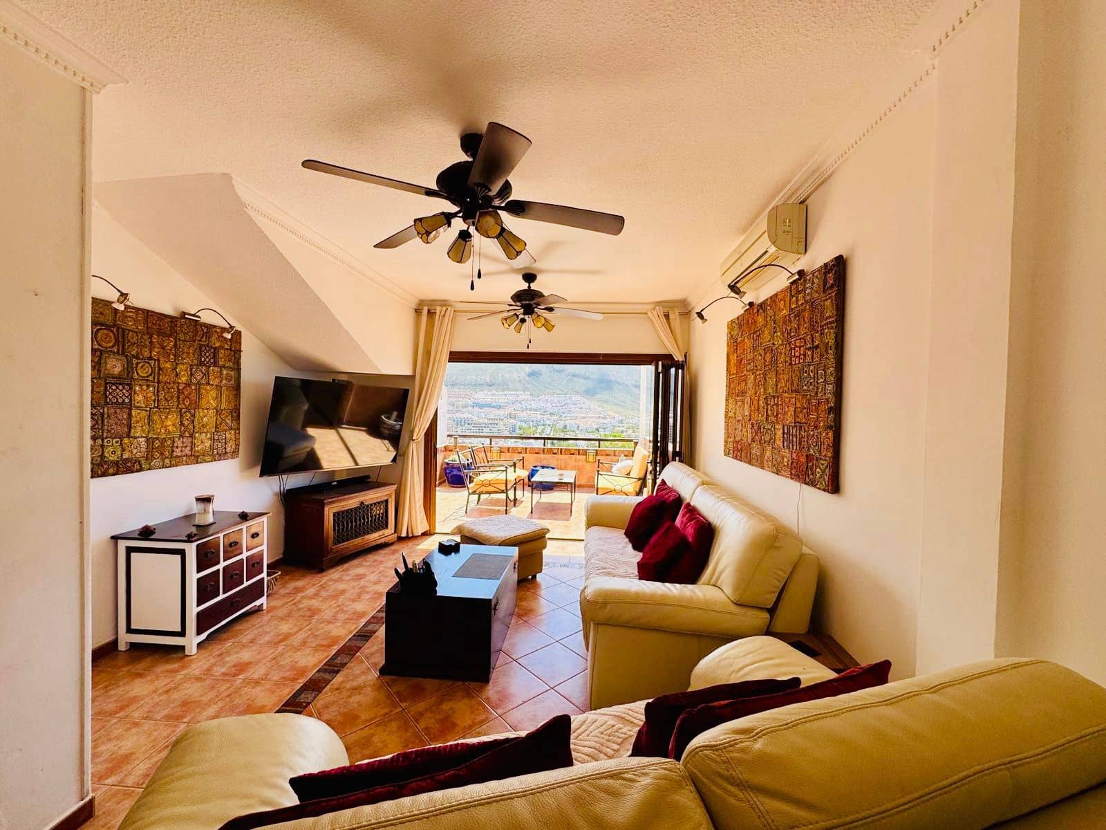 3 sypialnia Penthouse na sprzedaż w Los Cristianos z basenem garażem - 599 000 € (Ref: 9798341)