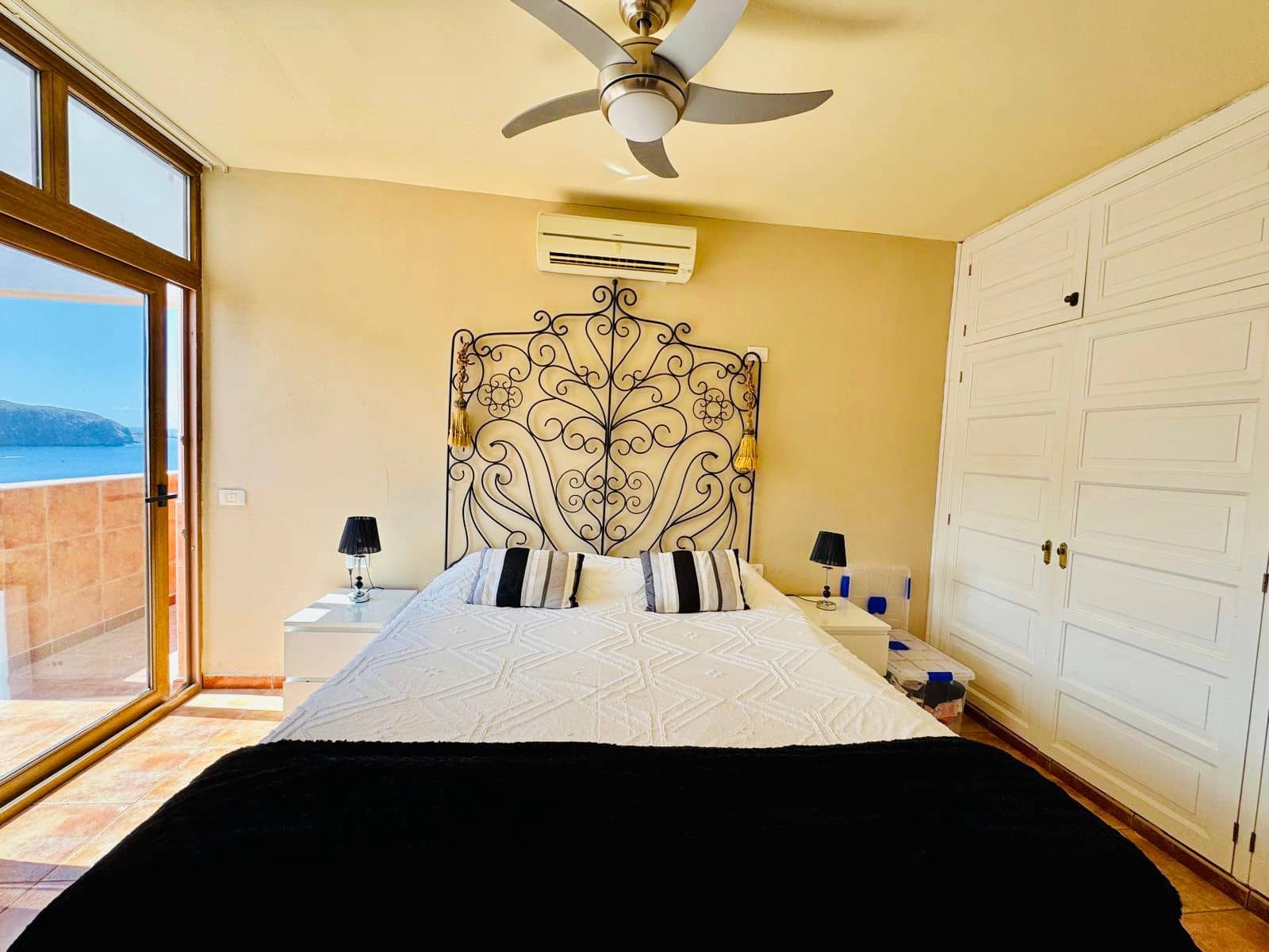 3 sypialnia Penthouse na sprzedaż w Los Cristianos z basenem garażem - 599 000 € (Ref: 9798341)