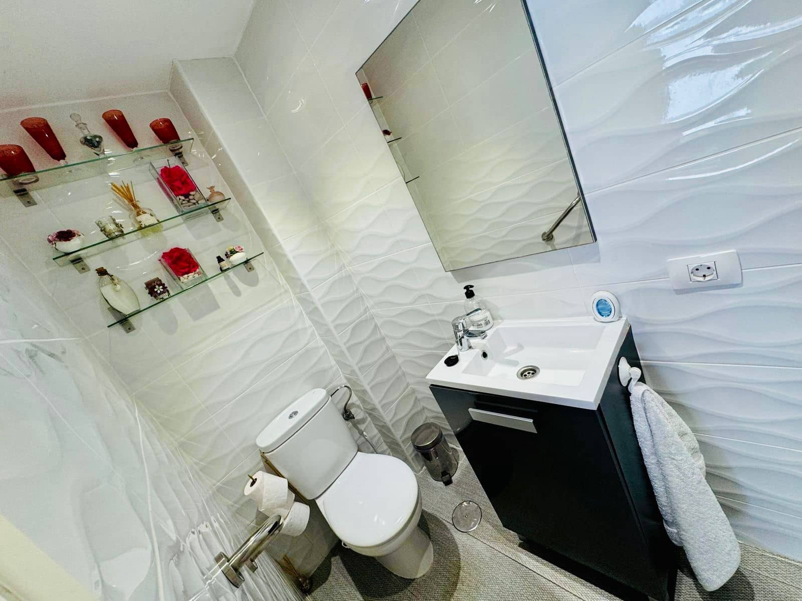 3 sypialnia Penthouse na sprzedaż w Los Cristianos z basenem garażem - 599 000 € (Ref: 9798341)