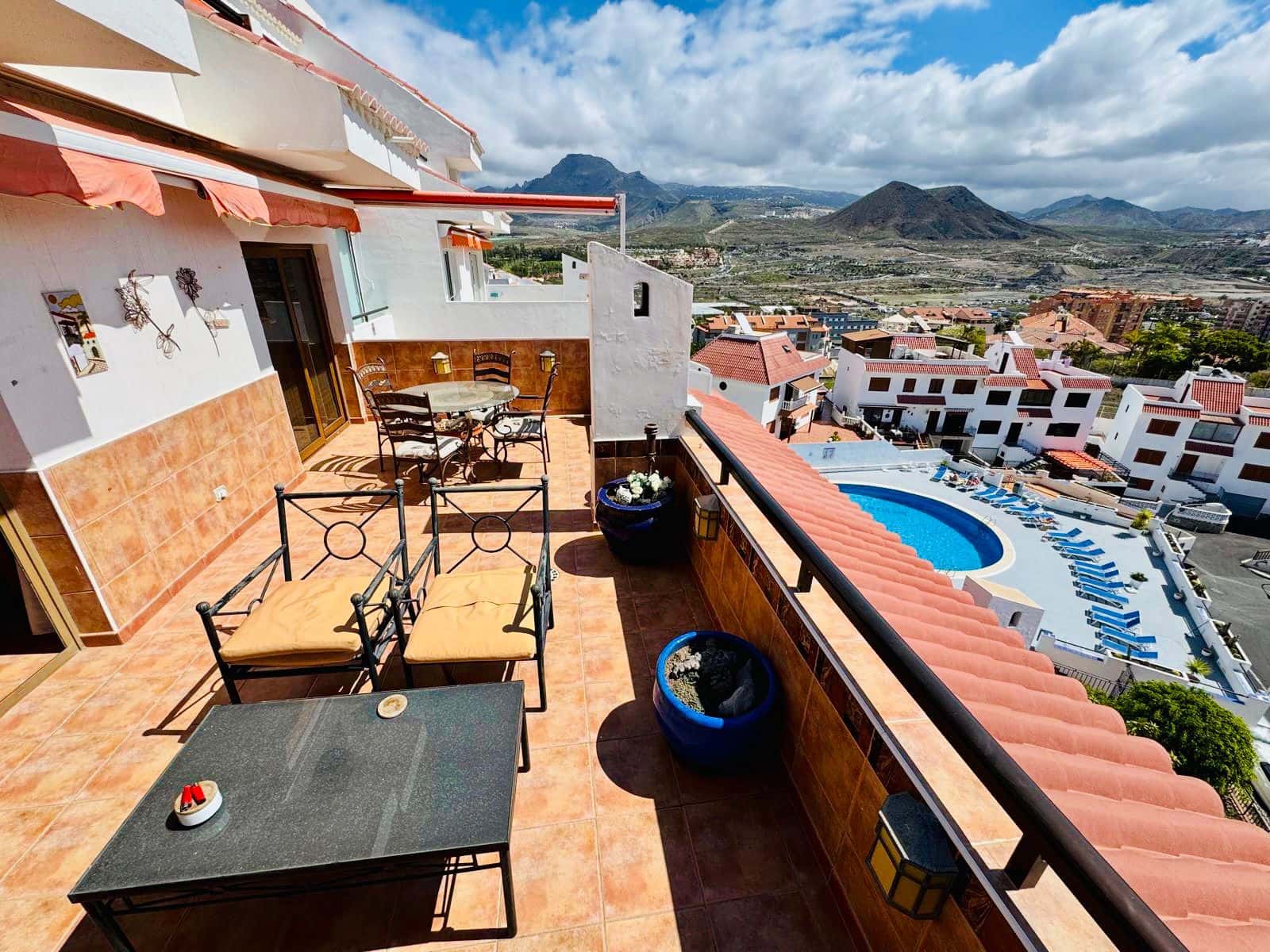 3 sypialnia Penthouse na sprzedaż w Los Cristianos z basenem garażem - 599 000 € (Ref: 9798341)