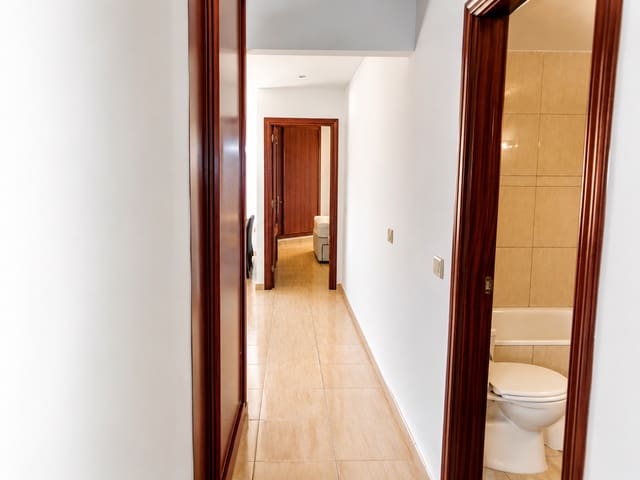 Apartamento de 3 habitaciones en Cabo Blanco, Arona en alquiler con garaje - 1.200 € (Ref: 9854479)