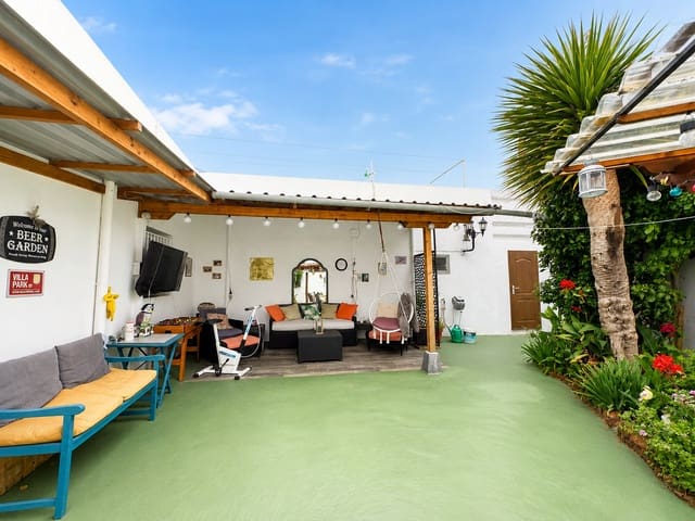 3 slaapkamer Bungalow te koop in Buenavista del Norte met garage - € 265.000 (Ref: 9909695)