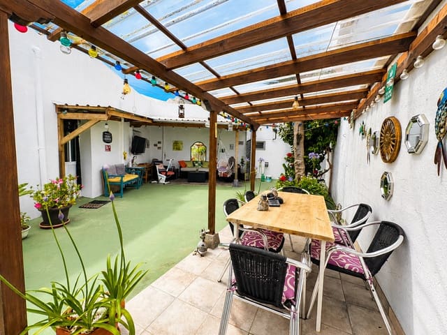 3 slaapkamer Bungalow te koop in Buenavista del Norte met garage - € 265.000 (Ref: 9909695)