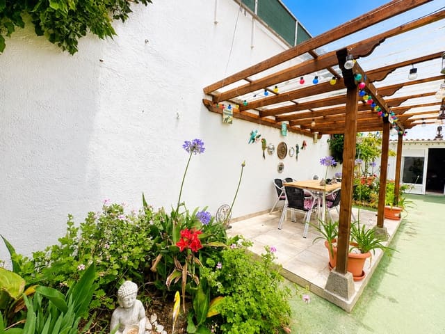 3 slaapkamer Bungalow te koop in Buenavista del Norte met garage - € 265.000 (Ref: 9909695)