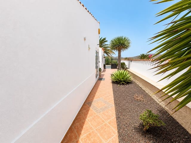 3 makuuhuone Huvila myytävänä paikassa Amarilla Golf, San Miguel de Abona mukana uima-altaan 
autotalli - 650 000 € (Ref: 9956575)