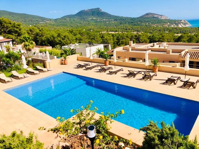 Apartamento de 3 habitaciones en San Jose / Sant Josep de Sa Talaia en alquiler con piscina - 4.800 € (Ref: 10097288)