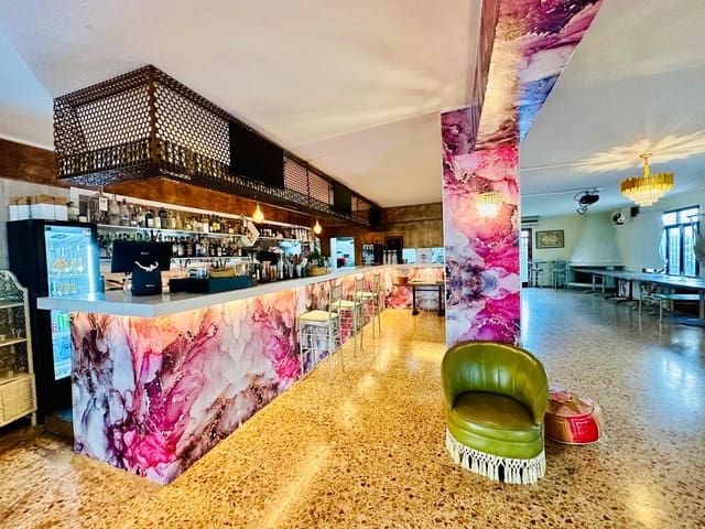 Kommersiell til leie i San Jose / Sant Josep de Sa Talaia - € 2 500 (Ref: 8494381)