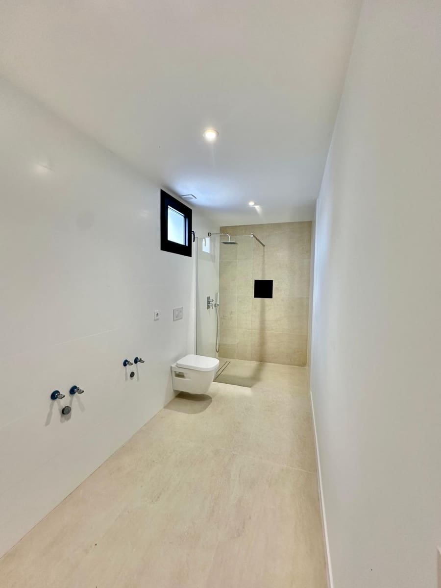 5 bedroom Villa for sale in Sant Antoni de Portmany with pool garage - € 1,595,000 (Ref: 8854335)