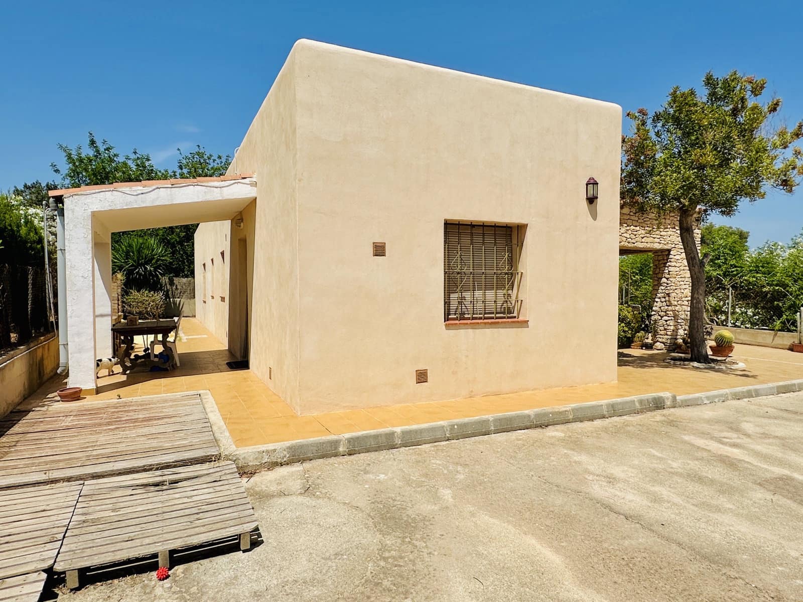 4 bedroom Villa for sale in Sant Antoni de Portmany - € 1,200,000 (Ref: 9079814)