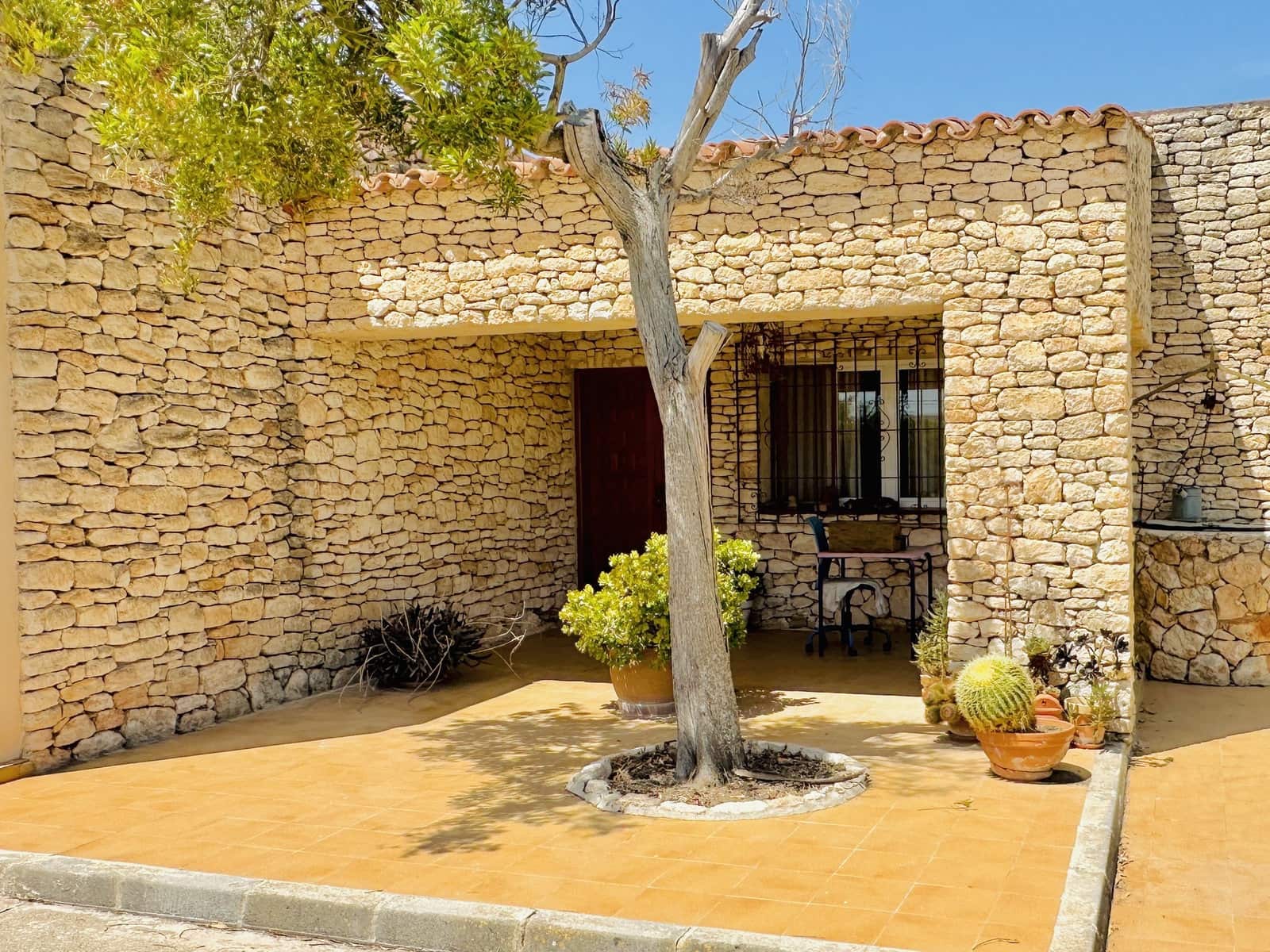 4 bedroom Villa for sale in Sant Antoni de Portmany - € 1,200,000 (Ref: 9079814)