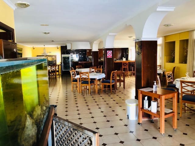 Kommersiell till salu i San Jose / Sant Josep de Sa Talaia - 2 300 000 € (Ref: 9101420)
