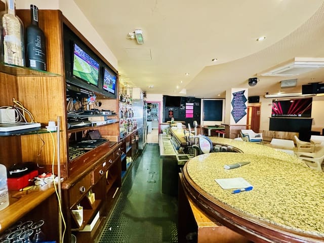 Commercial for sale in San Jose / Sant Josep de Sa Talaia - € 750,000 (Ref: 9216925)