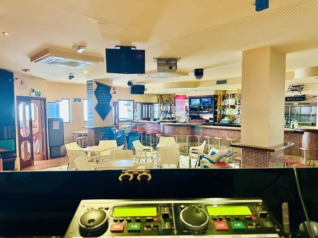 Commercial for sale in San Jose / Sant Josep de Sa Talaia - € 750,000 (Ref: 9216925)