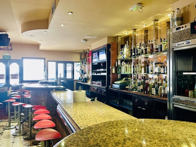 Commercial for sale in San Jose / Sant Josep de Sa Talaia - € 750,000 (Ref: 9216925)