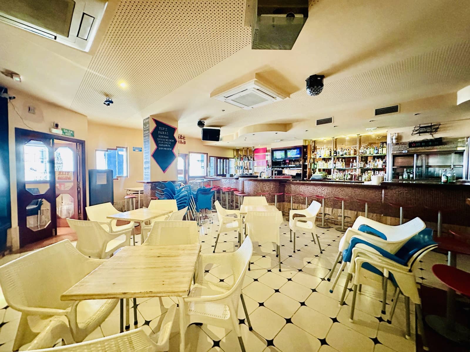 Commercial for sale in San Jose / Sant Josep de Sa Talaia - € 750,000 (Ref: 9216925)