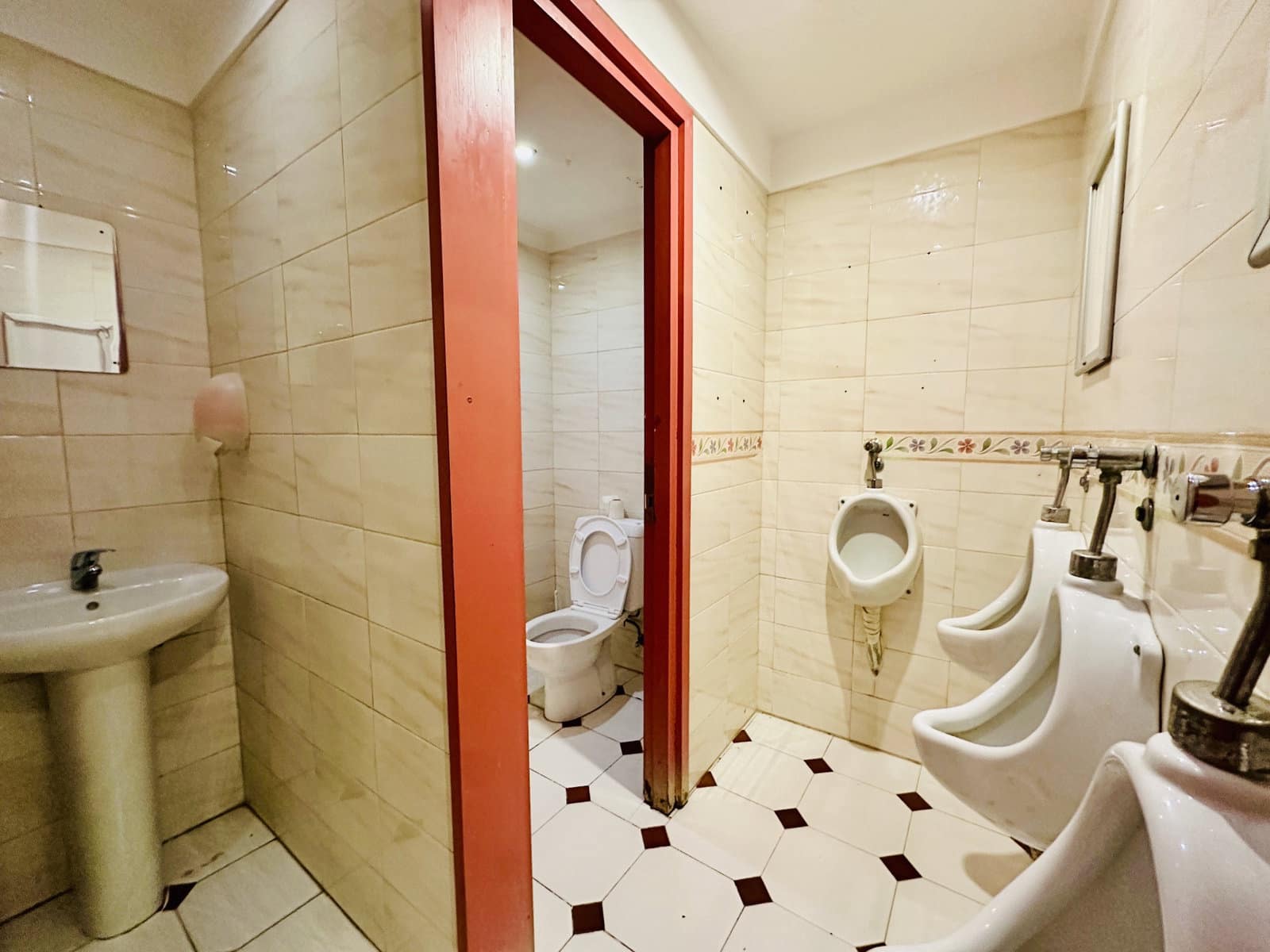 Commercial for sale in San Jose / Sant Josep de Sa Talaia - € 750,000 (Ref: 9216925)