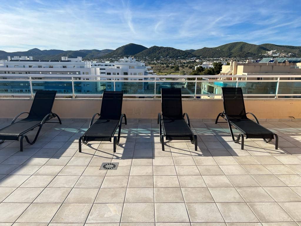 3 quarto Apartamento para venda em Playa d'en Bossa com piscina garagem - 795 000 € (Ref: 9470735)