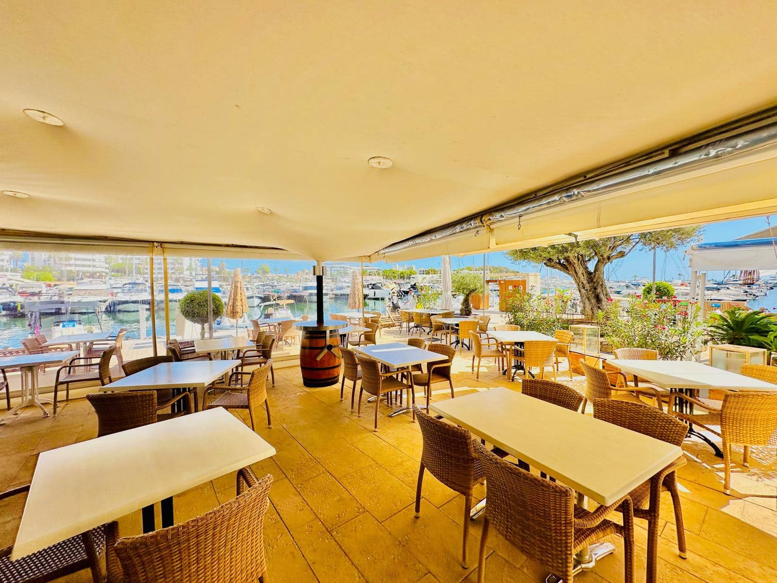 Local Commercial à louer à Santa Eulalia / Santa Eularia - 4 000 € (Ref: 9671147)