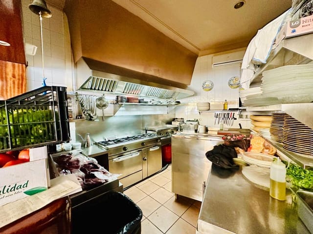 Kaupallinen vuokrattavana paikassa Santa Eulalia / Santa Eularia - 4 000 € (Ref: 9671147)