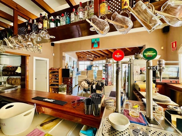 Kaupallinen vuokrattavana paikassa Santa Eulalia / Santa Eularia - 4 000 € (Ref: 9671147)