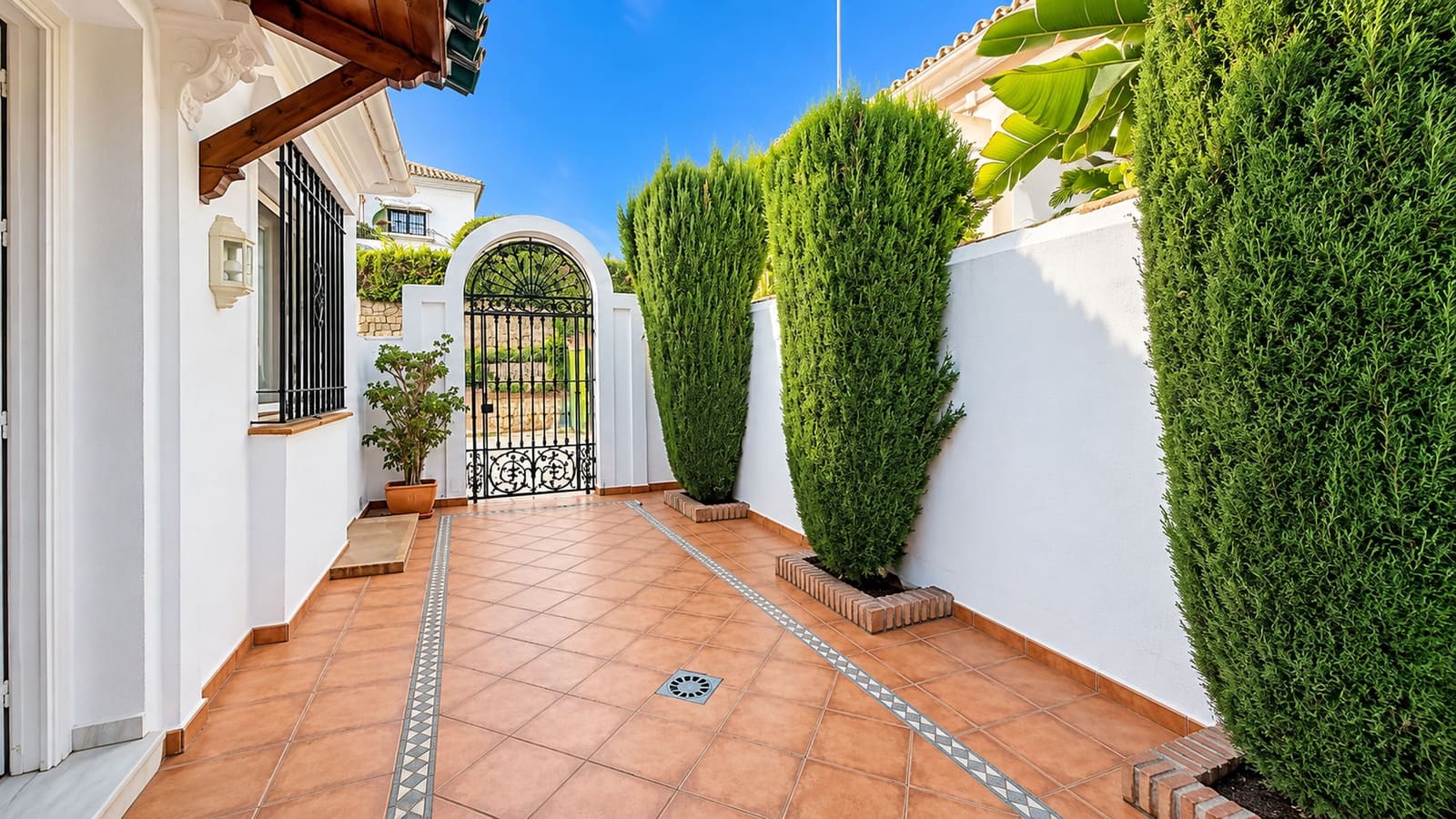 4 sypialnia Willa do wynajęcia w Marbella z basenem garażem - 5 500 € (Ref: 10109381)