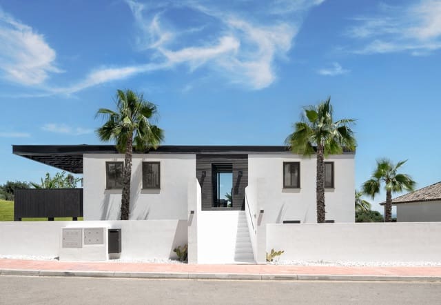 4 slaapkamer Villa te koop in Estepona met zwembad garage - € 1.190.000 (Ref: 10115587)