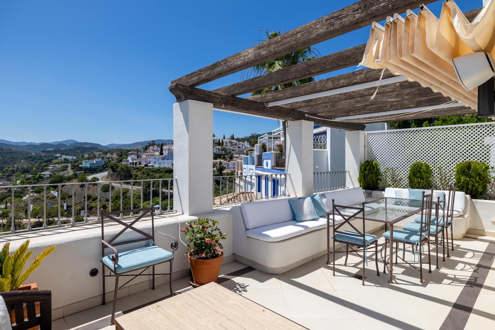 4 sovrum Takvåning till salu i Benahavis med pool garage - 1 795 000 € (Ref: 10115590)