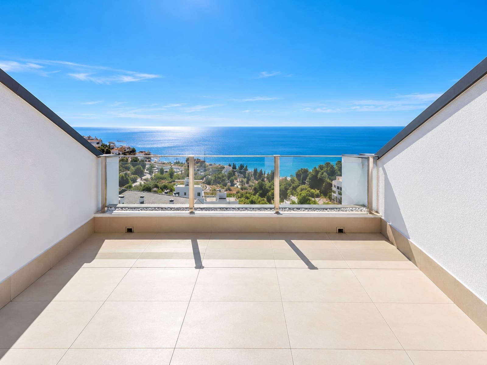 Ático de 2 habitaciones en Benalmadena Costa en venta con piscina garaje - 643.000 € (Ref: 10119064)