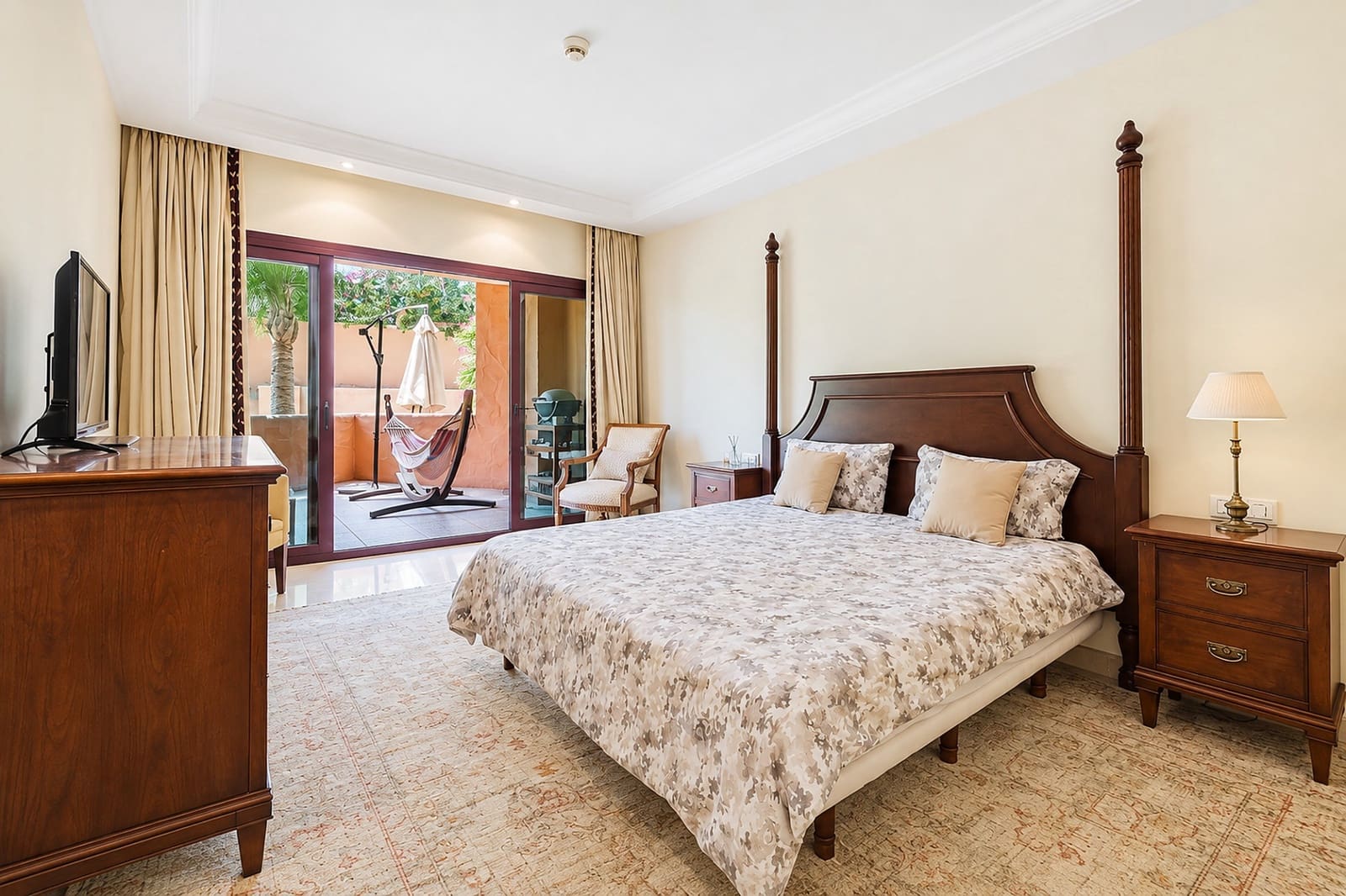 2 soveværelse Lejlighed til salg i Estepona med swimmingpool - € 995.000 (Ref: 10146724)