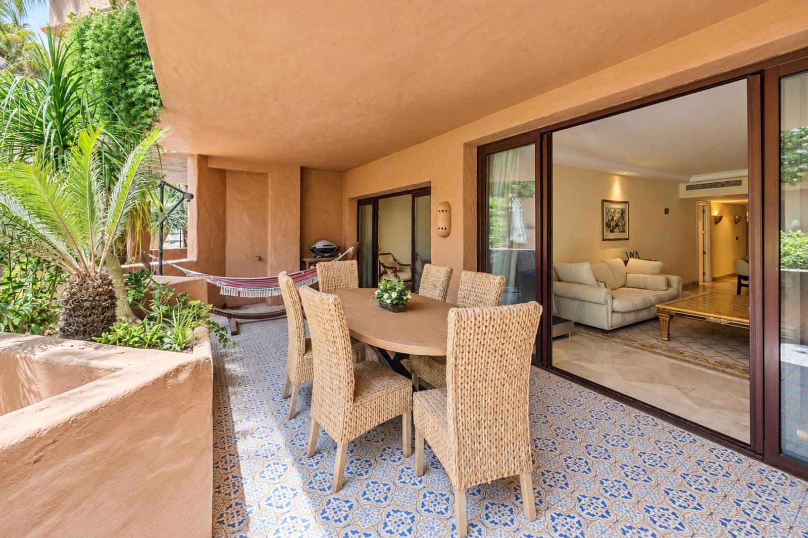 2 soveværelse Lejlighed til salg i Estepona med swimmingpool - € 995.000 (Ref: 10146724)