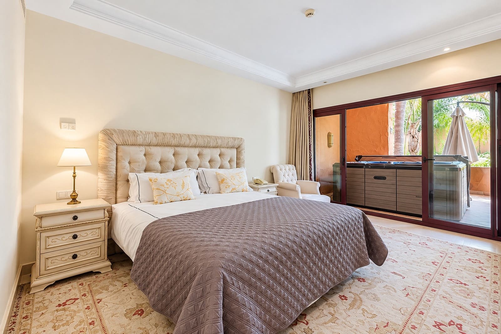2 soveværelse Lejlighed til salg i Estepona med swimmingpool - € 995.000 (Ref: 10146724)