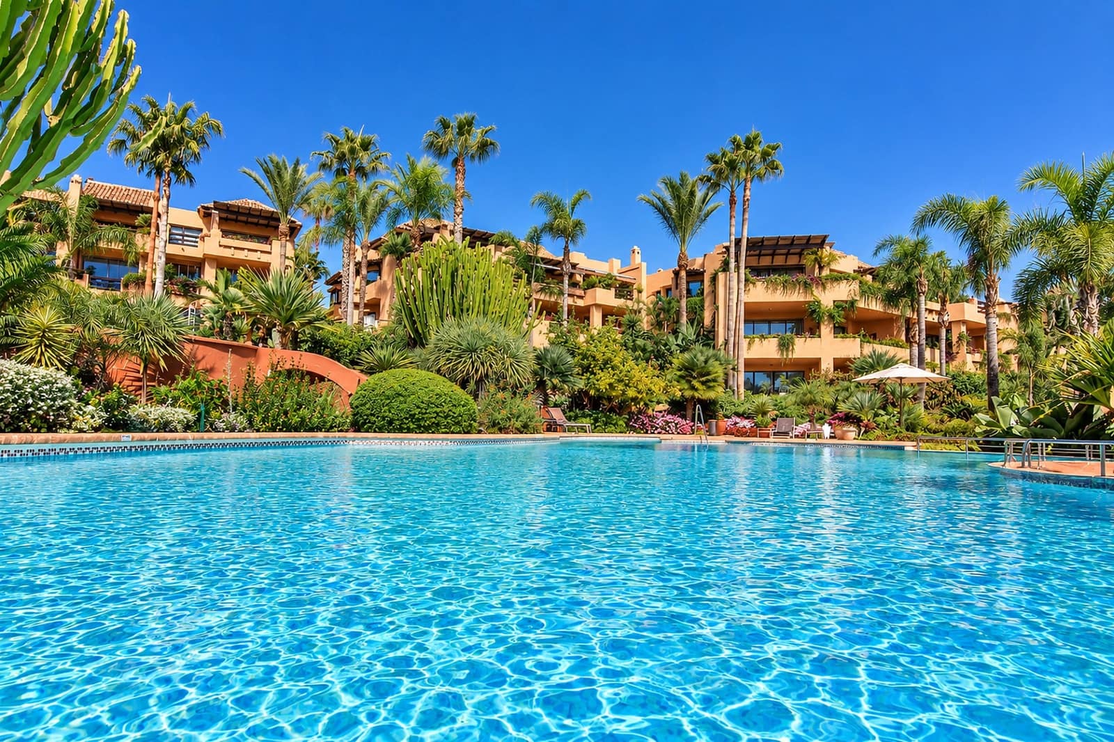 2 chambre Appartement à vendre à Marbella avec piscine garage - 1 200 000 € (Ref: 10146725)