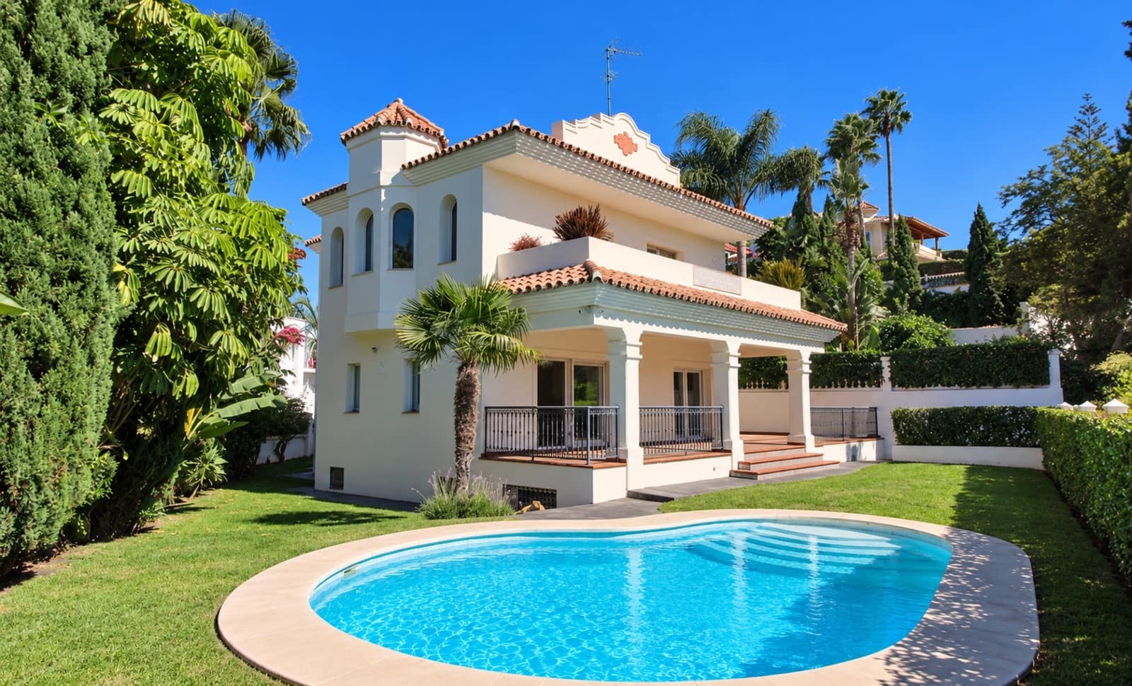 4 soveværelse Villa til salg i Guadalmina med swimmingpool garage - € 1.900.000 (Ref: 10166342)