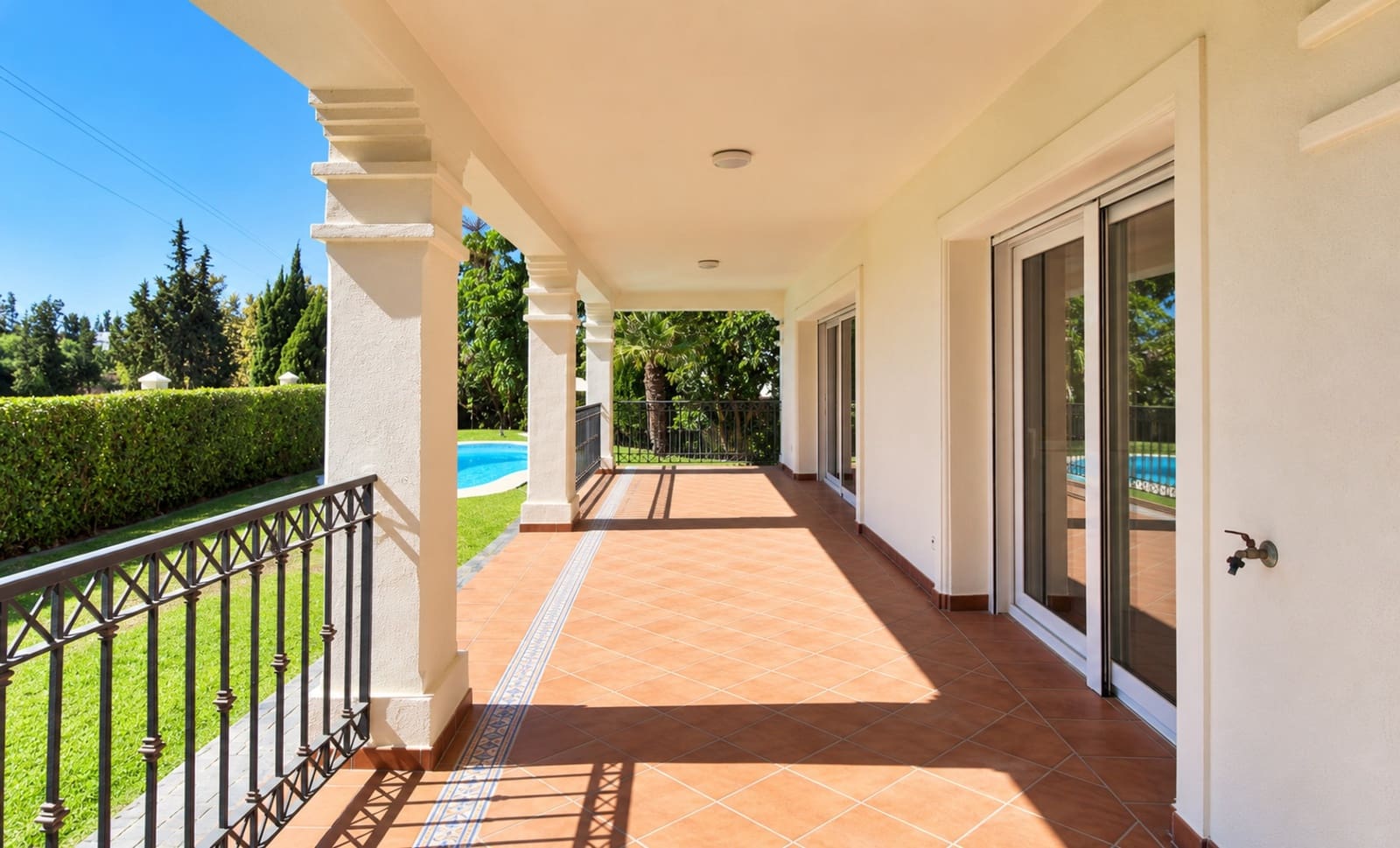 4 soveværelse Villa til salg i Guadalmina med swimmingpool garage - € 1.900.000 (Ref: 10166342)