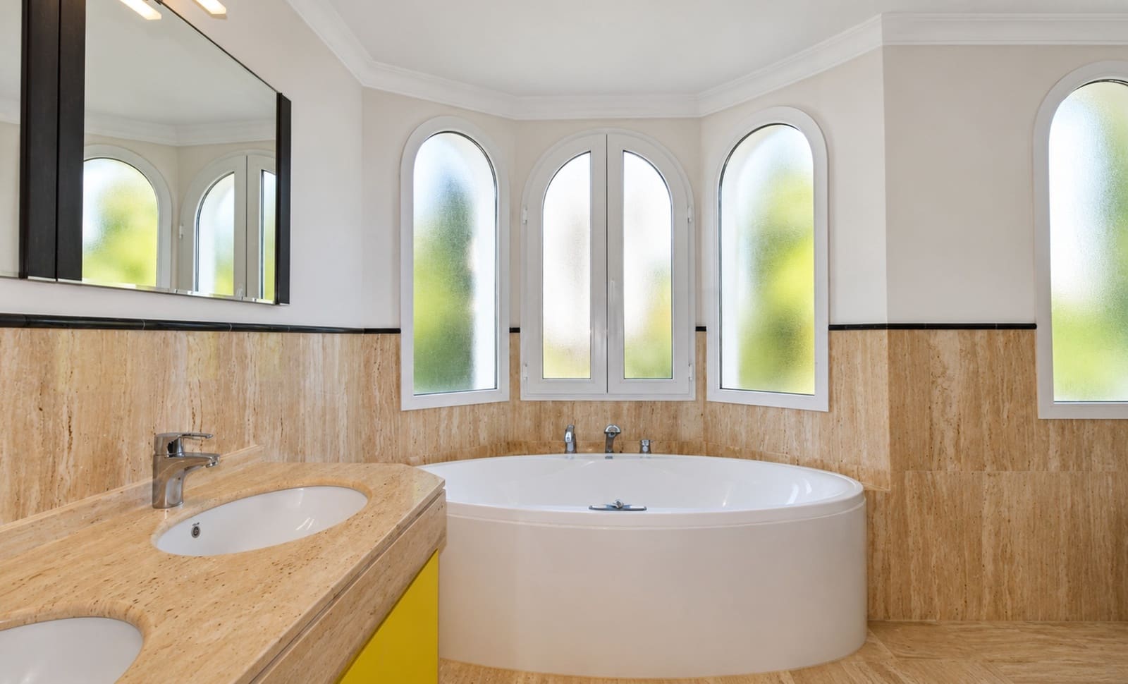 4 soveværelse Villa til salg i Guadalmina med swimmingpool garage - € 1.900.000 (Ref: 10166342)