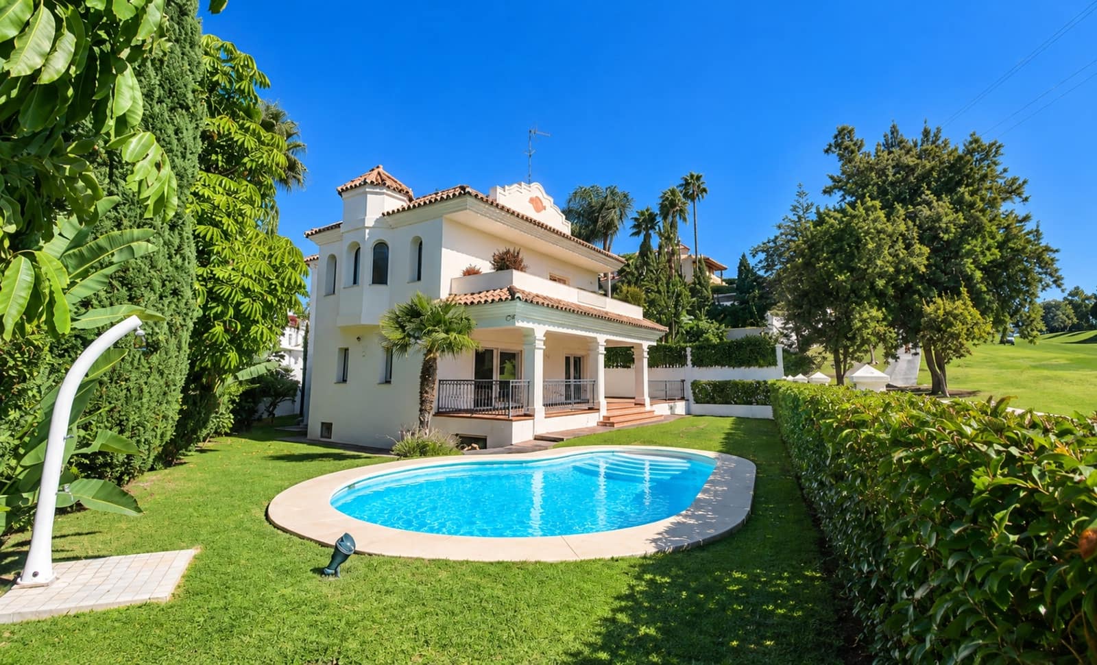 4 soveværelse Villa til salg i Guadalmina med swimmingpool garage - € 1.900.000 (Ref: 10166342)
