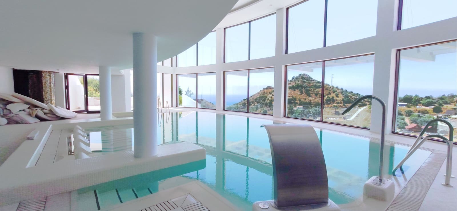 4 soveværelse Villa til salg i Ojen med swimmingpool garage - € 4.500.000 (Ref: 7087839)