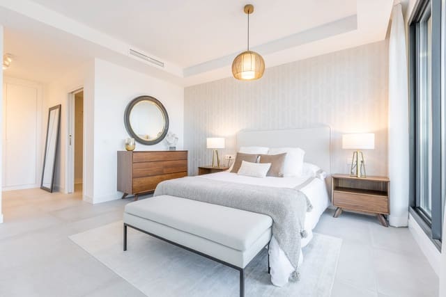 4 soverom Hus til salgs i Mijas Costa, Mijas med svømmebasseng garasje - € 739 000 (Ref: 7098071)