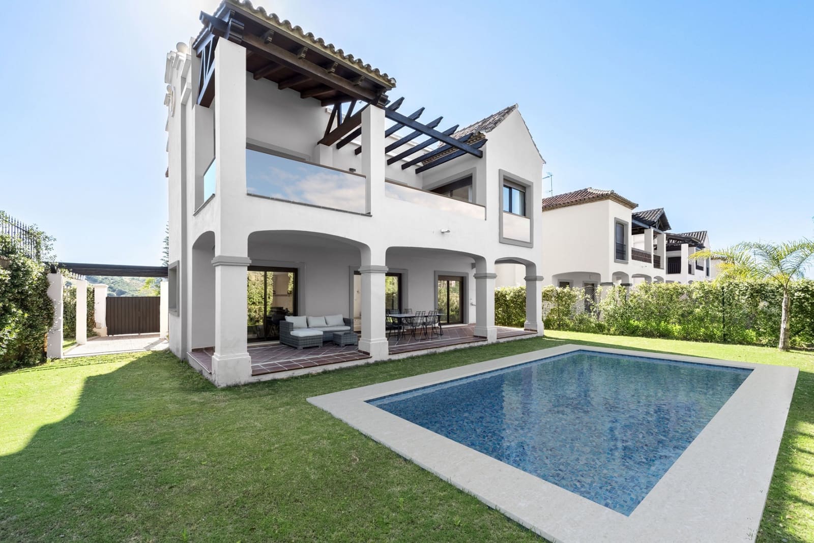 3 camera da letto Villetta Bifamiliare in vendita in Estepona con piscina garage - 756.413 € (Rif: 7108111)