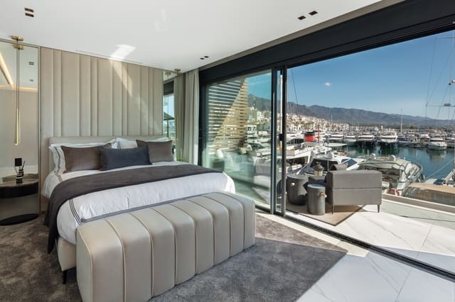 3 soveværelse Penthouse til salg i Puerto Banus, Marbella - € 2.950.000 (Ref: 7137326)