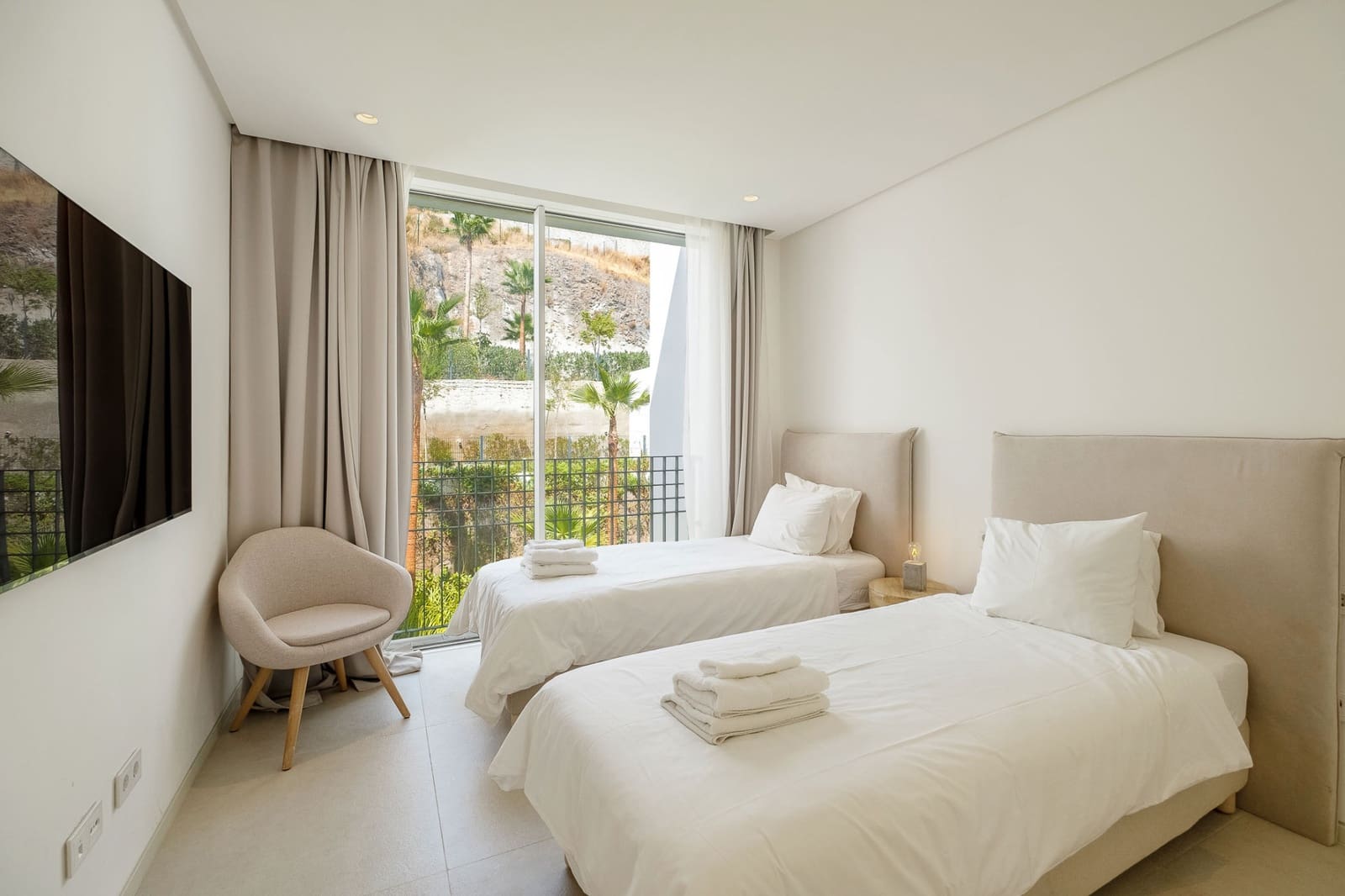 3 bedroom Penthouse for sale in Marbella with pool garage - € 1,950,000 (Ref: 7213783)