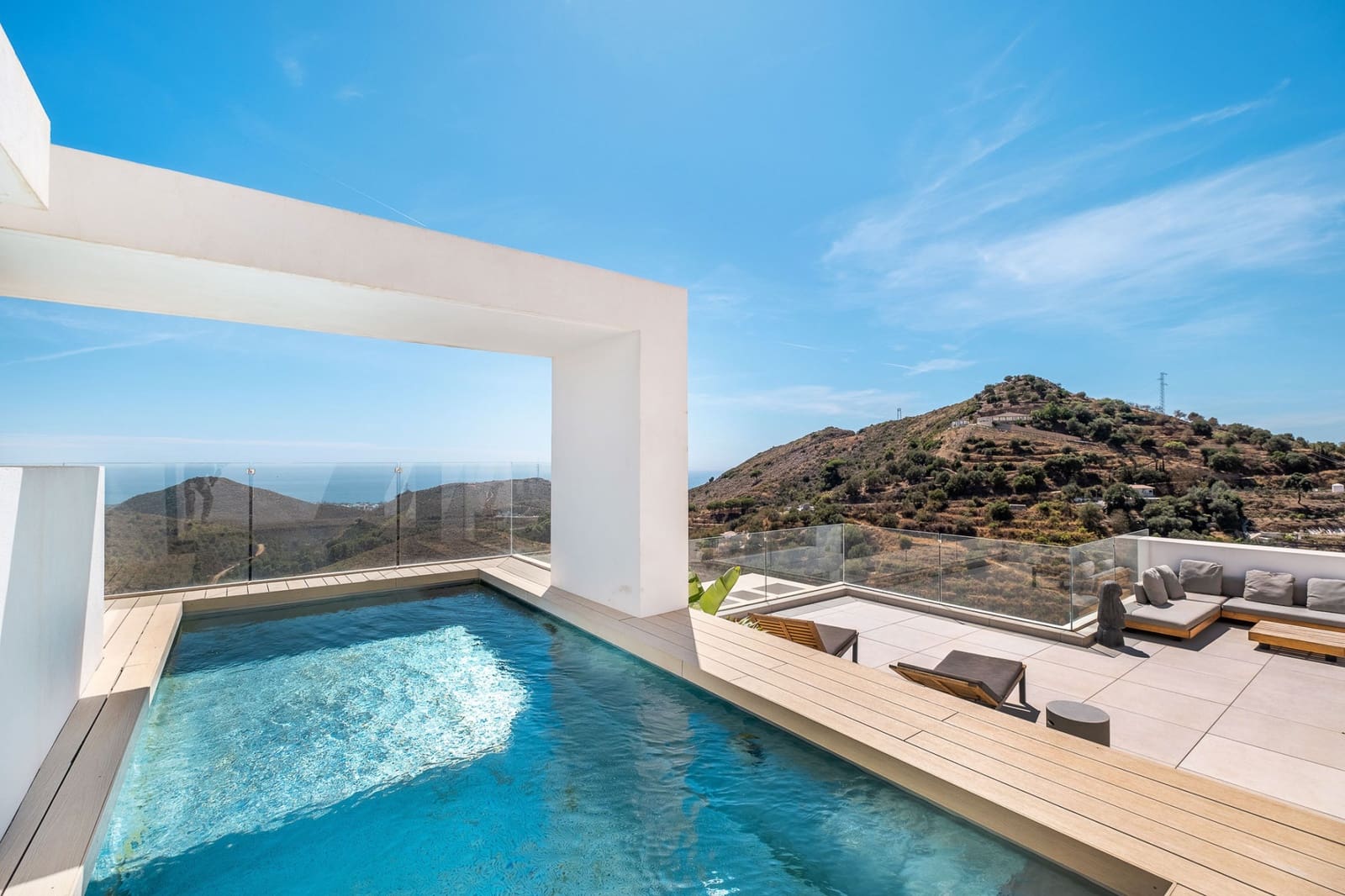 3 bedroom Penthouse for sale in Marbella with pool garage - € 1,950,000 (Ref: 7213783)