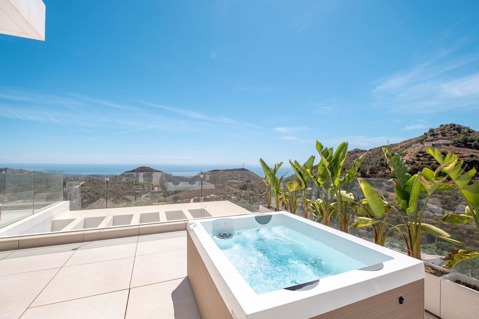 3 bedroom Penthouse for sale in Marbella with pool garage - € 1,950,000 (Ref: 7213783)